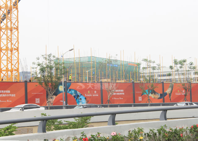 深圳龍華圍擋a型_建筑工地圍擋-深圳北站工程案例-深圳龍華-深圳市大通建材有限公司鋼圍擋生產定制廠家